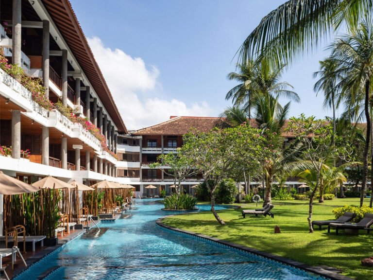 Melia Bali Indonesia looking for In Room Dining / Room Service (DW)