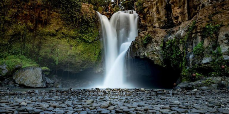 Tegenungan waterfall